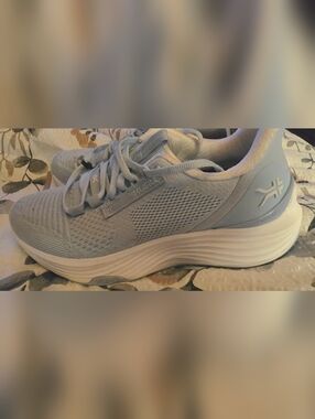 New, Kuru Mens Athletic Walking Shoe in Light Blue